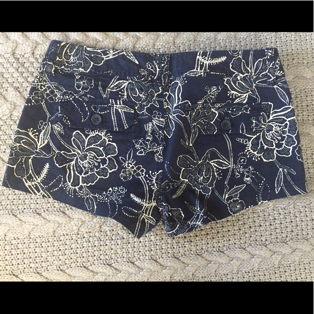 Shorts - Picture 2 of 3